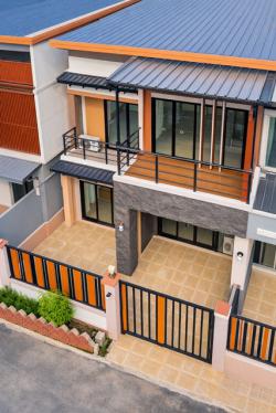 ม.ขอนแก่น วิทยาเขตหนองคาย 800 ม. เชลล์ หนองคาย 1.4กม.  Caltex1.4กม.   ให้เช่าทาวน์โฮม 2 ชั้น พร้อมเฟอร์  4นอน  21ตร.วา. 170ตร.ม.  3น้ำ 