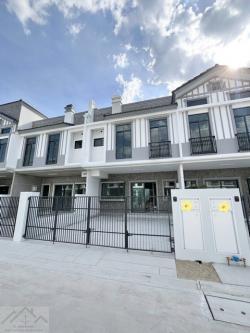 ให้เช่าทาวน์โฮม 2 ชั้น 3 ห้องนอน Villaggio 3 ศรีนครินทร์ – บางนา ใกล้ Mega บางนา