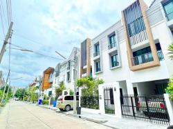 สำนักงานที่ดิน ปากเกร็ด 2 กม. ทาวน์โฮม 3ชั้น 3นอน 3 น้ำ19 ตร.วา. 220 ตร.ม. ถ.ติวานนท์ แจ้งวัฒนะ อิมแพ็ค เมืองทองธานี 900 ม.