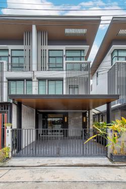 BH3964 ให้เช่าและขายทาวน์โฮม บ้านแฝด 3 ชั้น ลาดพร้าว โชคชัย 4 ซอย 18 ติดถนน ใกล้ MRT สายสีเหลือง สถานีโชคชัย 4 